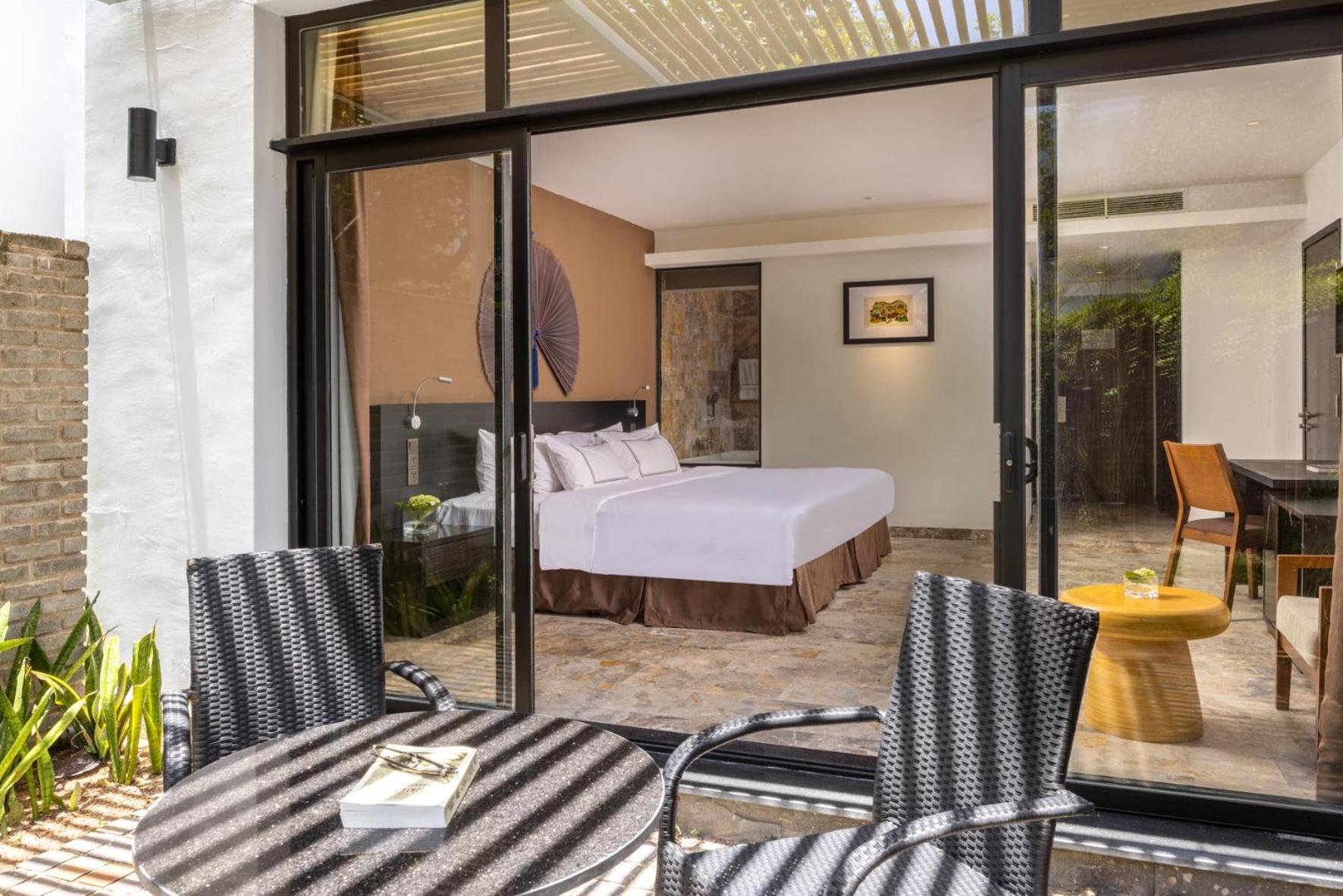 The Level Two Bedrooms Terrace Lounge benefits,1535586979:JPEG